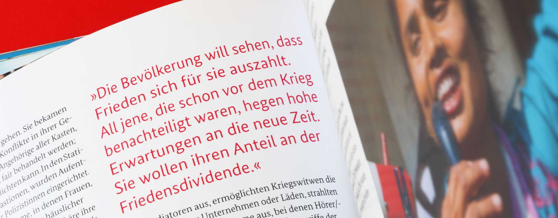 Innenseite der Broschüre „Nepalesischer Frieden, deutscher Beitrag“; Design: Kattrin Richter | Büro für Grafikdesign