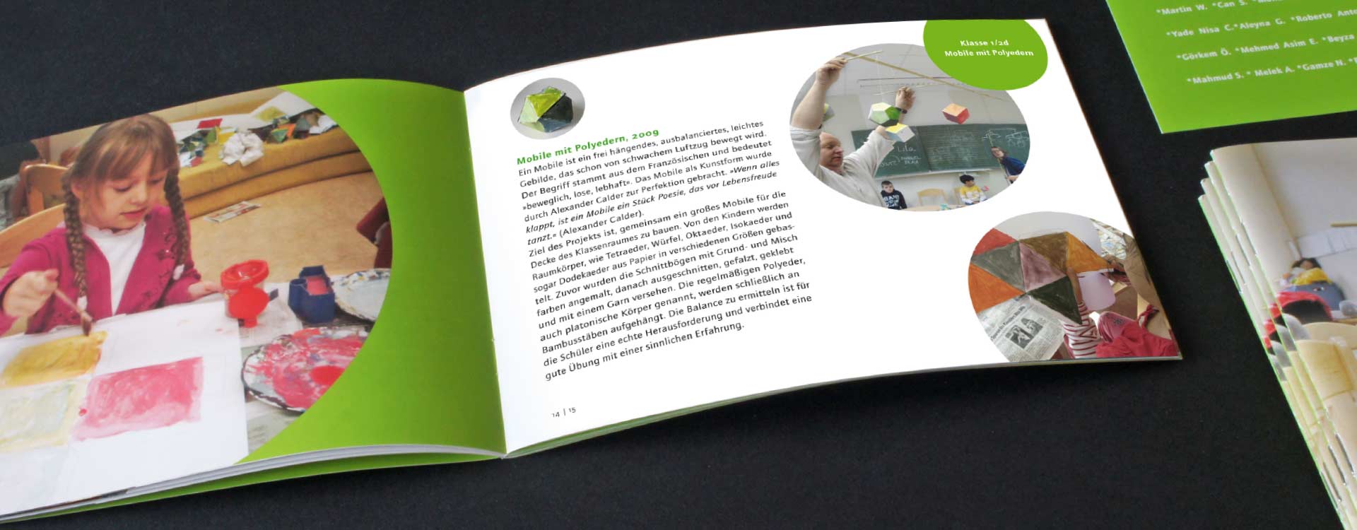 Inside pages of the brochure Bau Dir ein Bild der Welt, which documents the workshops of the artist group mazum; Design: Kattrin Richter | Graphic Design Studio