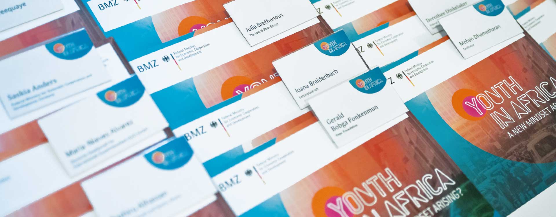 Folders and name badges for the Youth in Africa conference held by the BMZ in the Umspannwerk Kreuzberg, Berlin; Design: Kattrin Richter | Graphic Design Studio